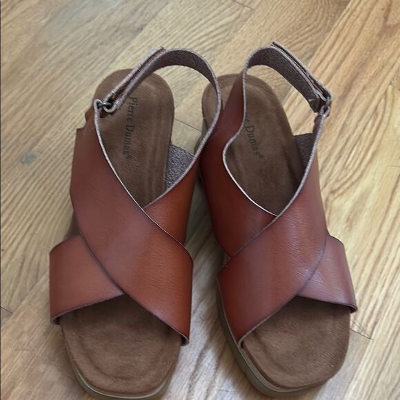 Pierre Dumas Brown Sandals with Criss-Cross Design size 9 - Picture 1 of 5